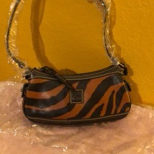 NWOT DOONEY BOURKE SHOULDER BAG